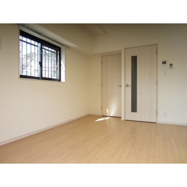 Living and room. A little spread of Western-style 8 quires!