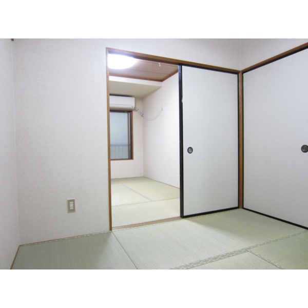 Other room space. It laid the wood tiles and carpet, It can also be used as a Western-style!