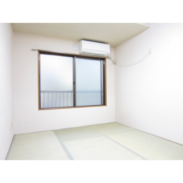 Other room space. Air-conditioned 2 groups!