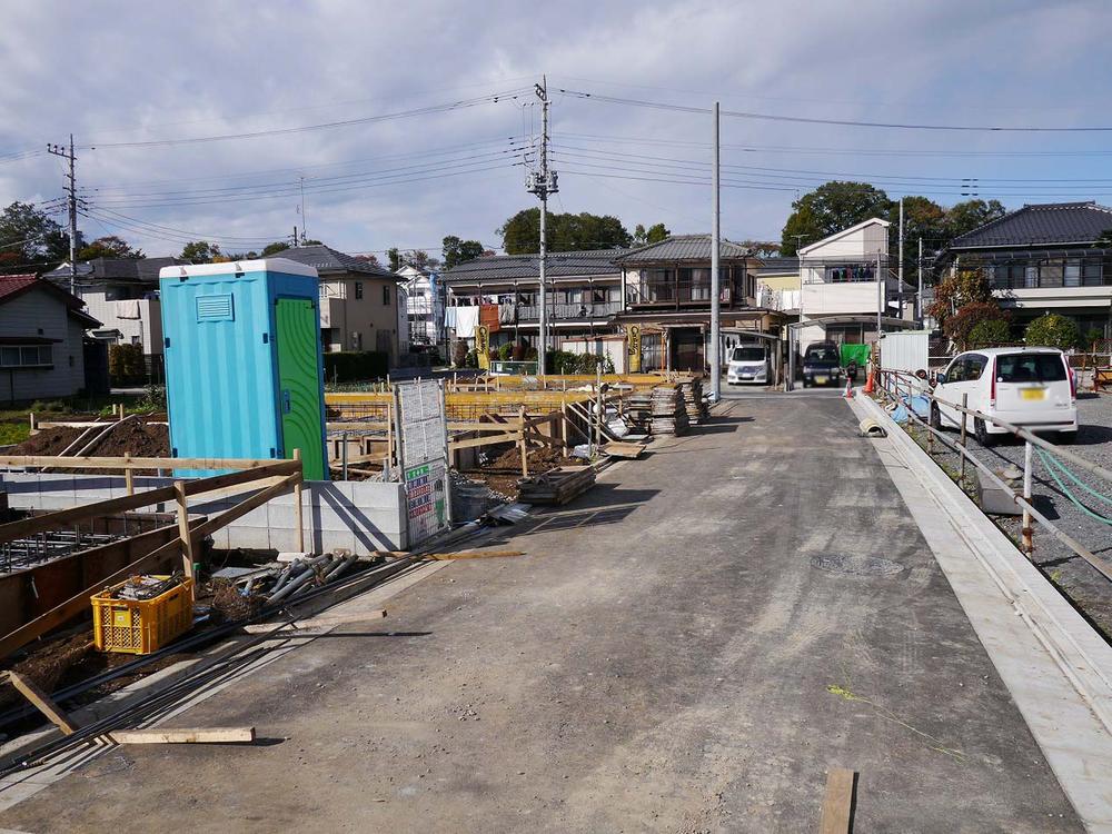 Local photos, including front road. Elementary and junior high schools is also environment suitable also close to child-rearing in a quiet residential area of development subdivision.