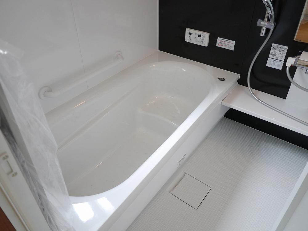 Same specifications photo (bathroom). Air Heating drying with unit bus