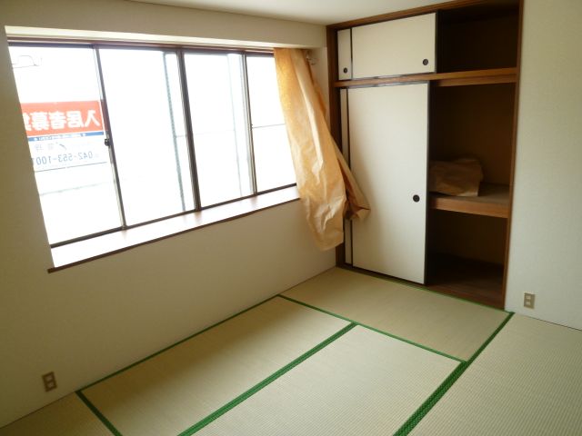 Living and room. It will be healed in the fragrance of rush.