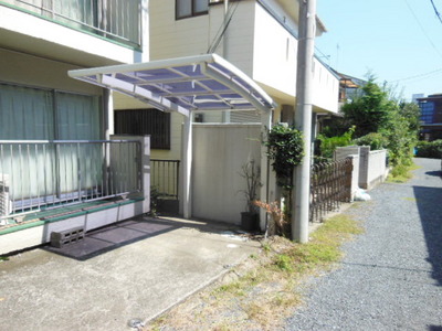 Parking lot. Is a bicycle parking lot! 