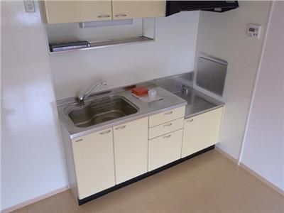 Kitchen. 2-neck is a gas stove can be installed.