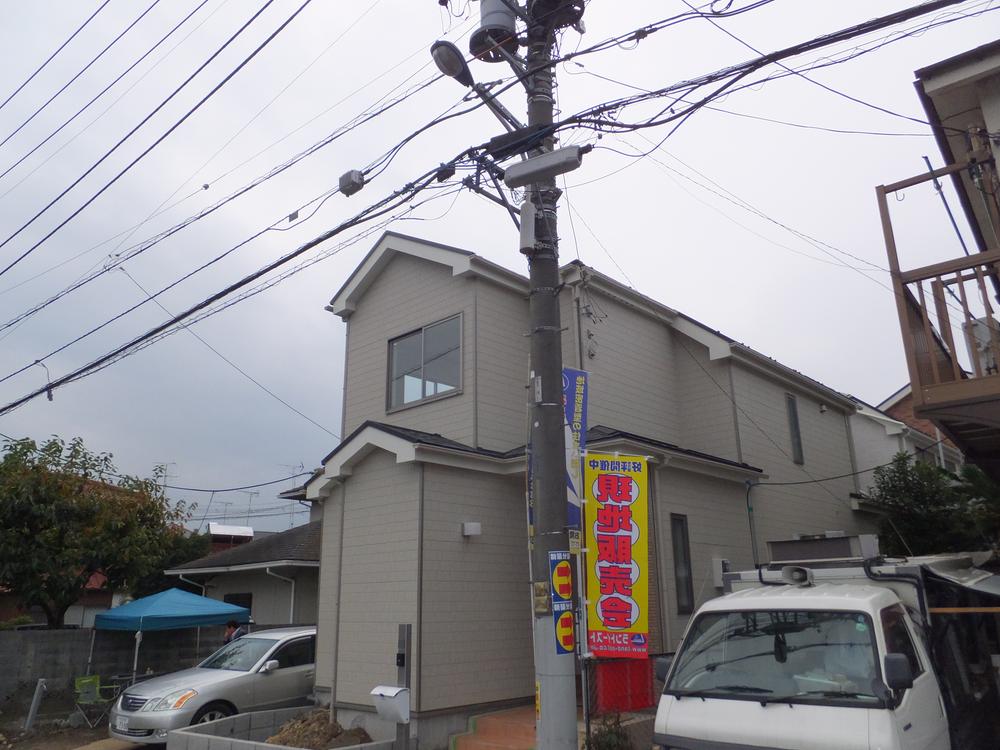 Local appearance photo. Local (11 May 2013) Shooting