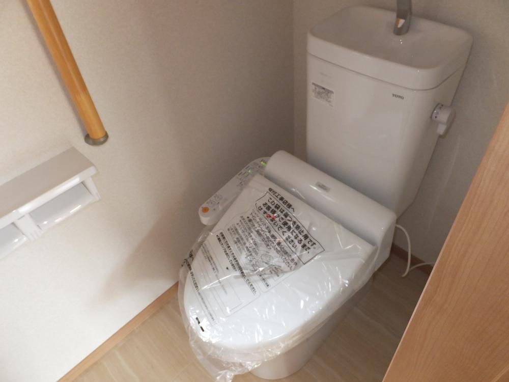 Toilet. Local (11 May 2013) Shooting