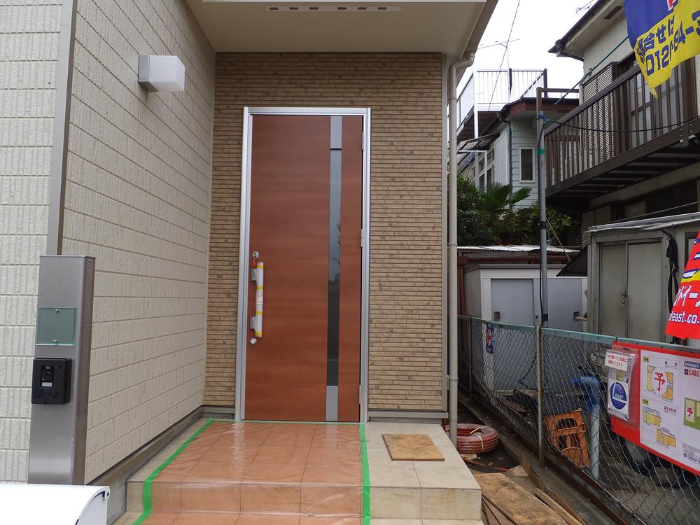 Local photos, including front road. Local (11 May 2013) Shooting