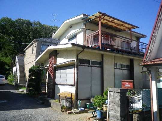 Local land photo. Building appearance