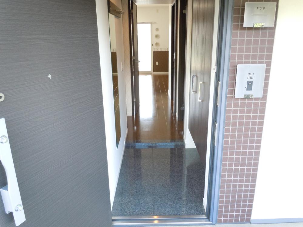 Entrance. It spreads bright rooms Upon entering the front door ☆