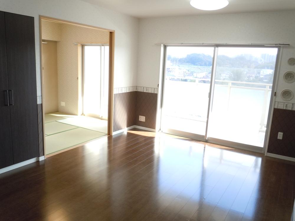 Living. It is something useful to Japanese-style room is located next to ☆