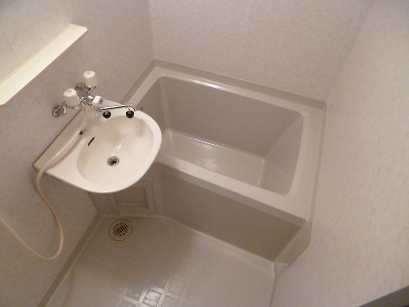 Bath. With clean bathroom, You can use comfortably.