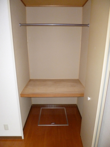 Receipt. You can use it widely to the room in the spacious storage.