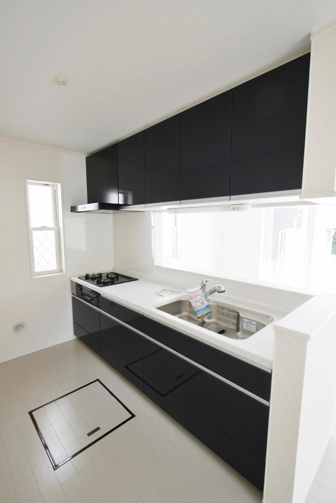 Kitchen. It can also be bright and fun feeling to the so bright kitchen cuisine. (December 2013) Shooting