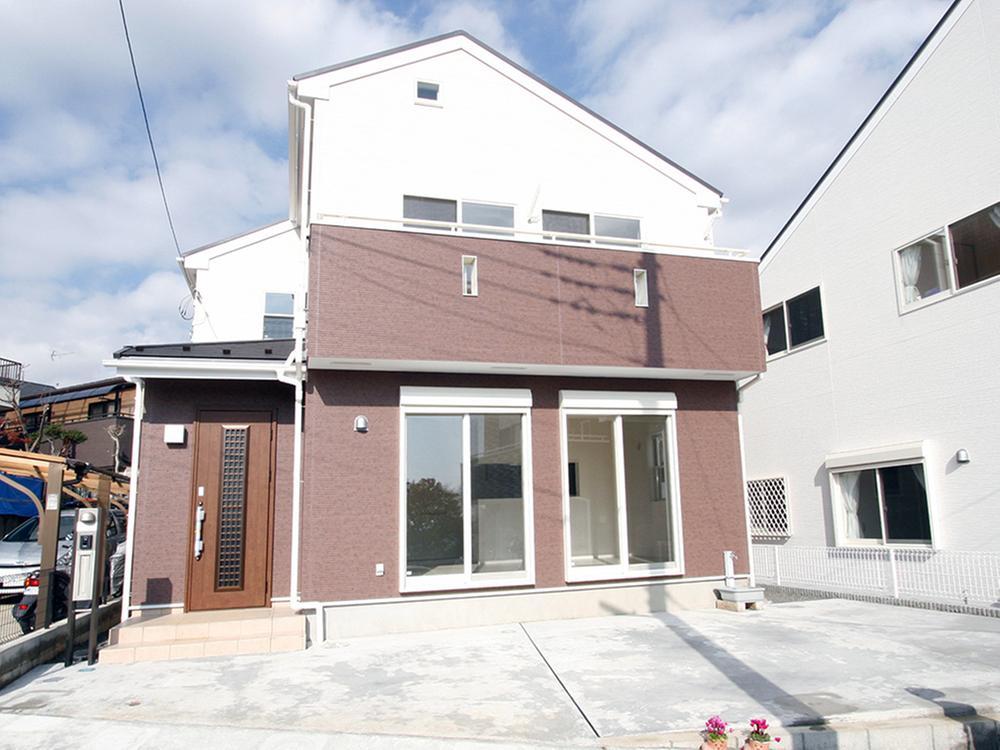 Local appearance photo. Good per sun there is also a feeling of opening in the hill, It is recommended properties of environment enhancement nestled in a quiet residential area.