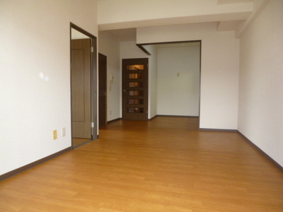 Living and room. Hiroi! Western is