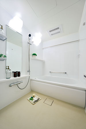 Bathing-wash room.  [Bathroom] Subjected to a special processing floor are easy to dry by a smooth drainage, The risk for those children and the elderly were considered so not reach. Often it is dry, You can also comfortably enter a room with bare feet because the heat insulation cushion to cut off the cold air.