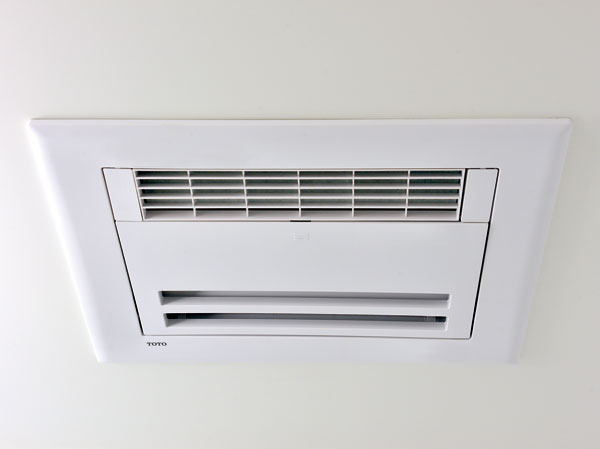 Bathing-wash room.  [Bathroom ventilation heating dryer] Quickly eliminate the moisture in the bathroom, Heating before bathing of washing and drying and cold season in the rain is also possible. With a 24-hour ventilation function, Also it helps to antifungal.