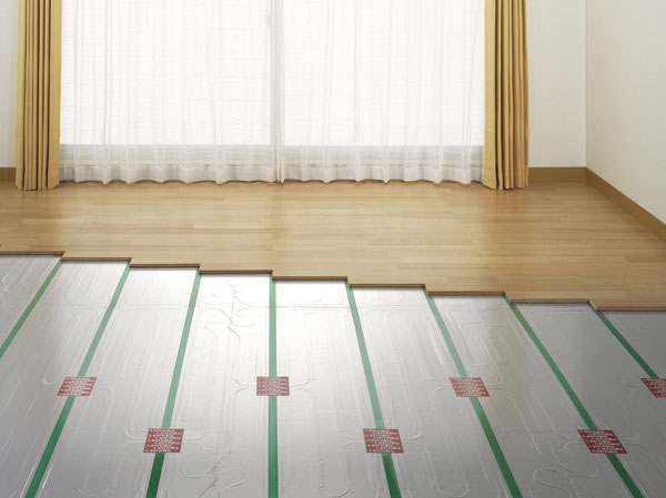 Other.  [Hot water floor heating] living ・ Adopting the floor heating in the dining. It is a heating system to warm the comfortably interior from the ground by using a hot water. (Same specifications)