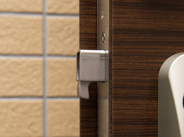 Security.  [Incorrect tablet measures ・ Sickle dead bolt] Since the dead bolt is in sickle, Less likely to be out of a lock in an attempt to pry at the bar, etc., It is hard to structure that is the wrong answer tablets.