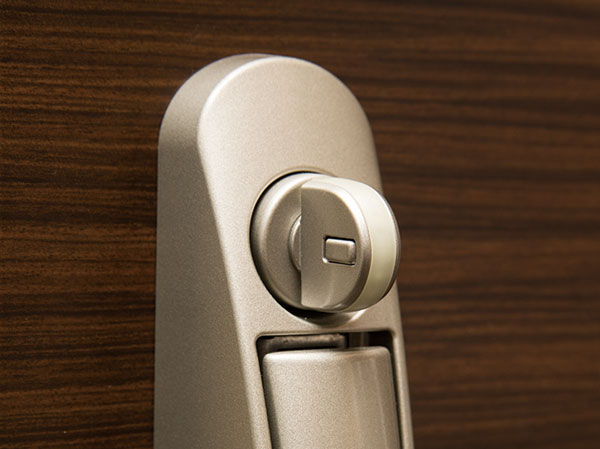 Security.  [Crime prevention thumb turn (switch type thumb)] Hold down the button has adopted the switch expression to unlock the turning thumb. And exhibit a high security with respect to modus operandi turning the illegally thumb-turn from the outdoor.