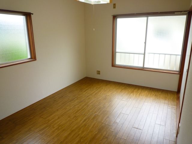 Living and room. Is a two-sided lighting corner room