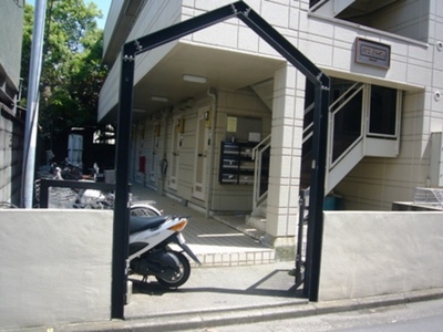 Entrance. Paul type of building entrance