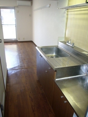 Kitchen. It is the scenery that saw each room from the kitchen ・  ・  ・  ・ .