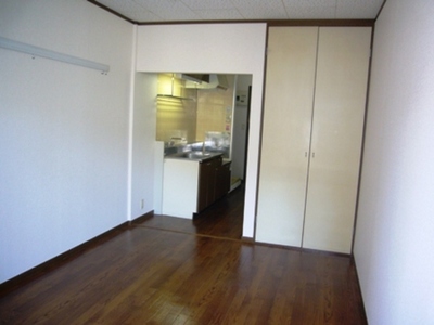 Living and room. Ceiling height of two meters beyond the, To produce a comfortable space! !