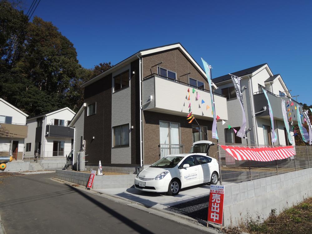 Local photos, including front road. Appearance (November 2013) Shooting