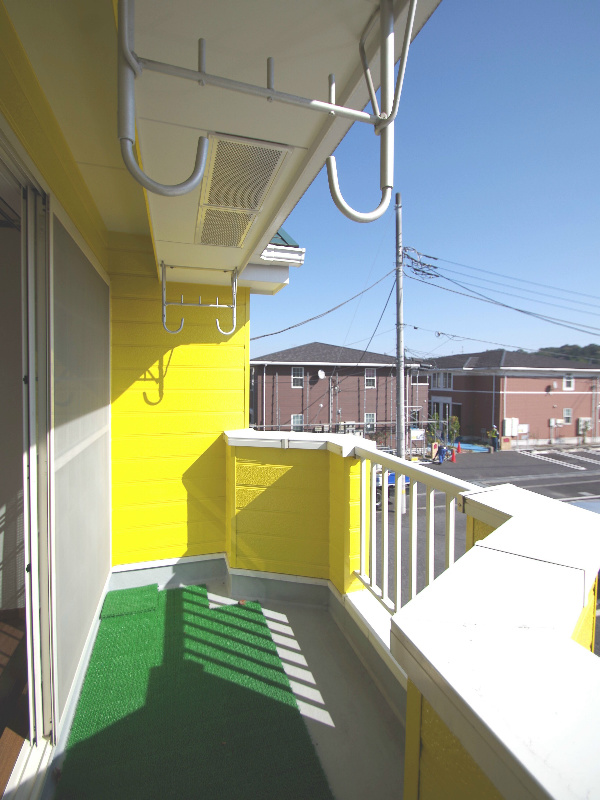 Balcony. Also easy to dry balcony laundry on the south-facing!