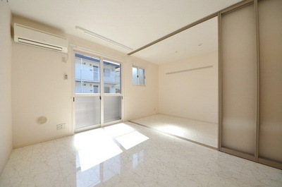 Living and room. I'm glad a beautiful room