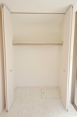 Receipt. Spacious storage