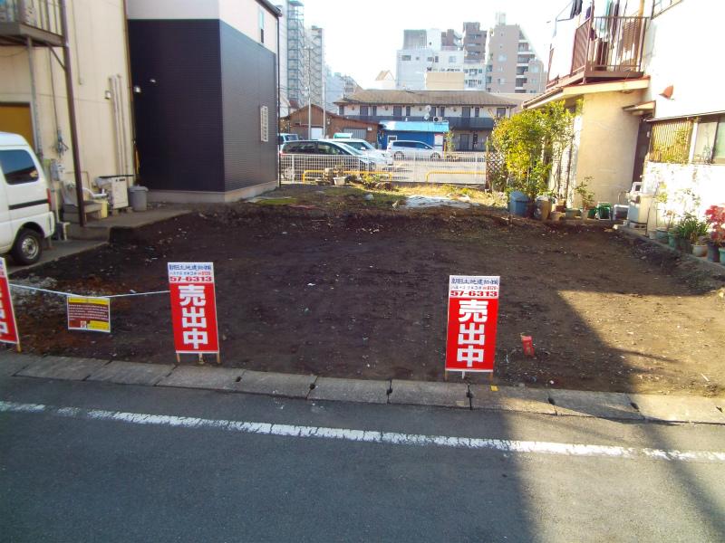 Local photos, including front road. Local (12 May 2013) Shooting