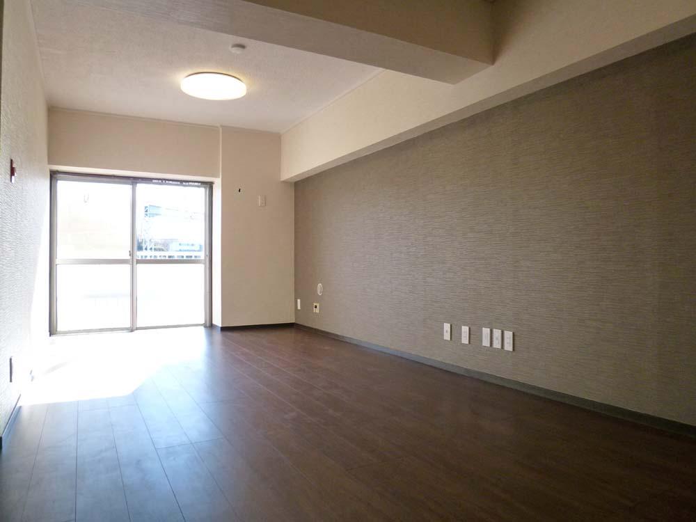 Living. About 13.5 Pledge of living dining! It is south-facing bright rooms.