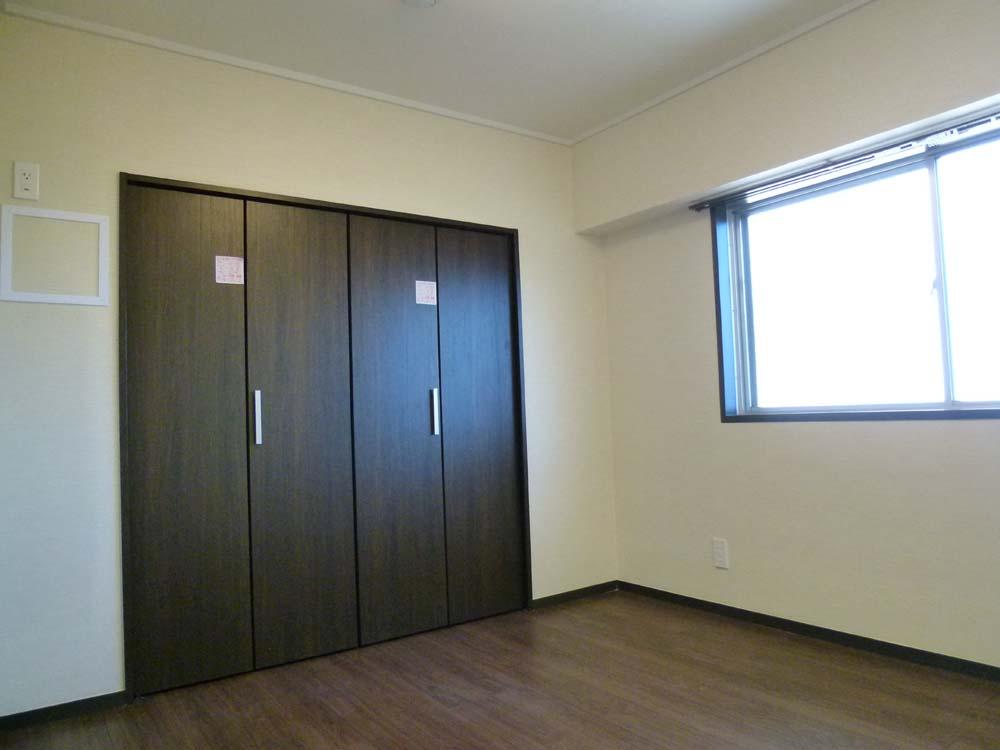 Non-living room. □ ■ Western-style 5.3 Pledge ■ □