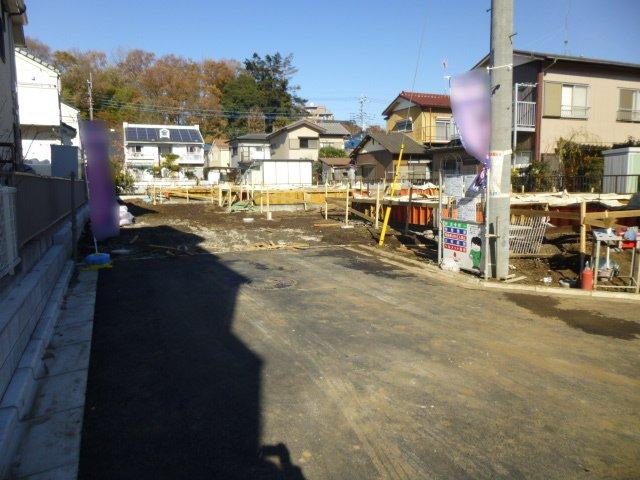 Local photos, including front road. Frontal road