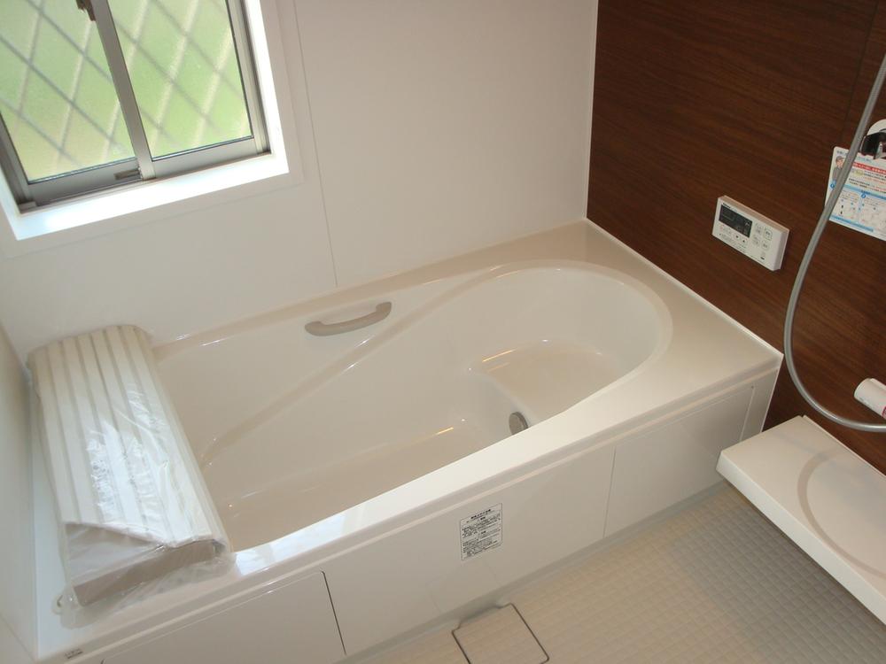 Bathroom. Local (September 2013) Shooting