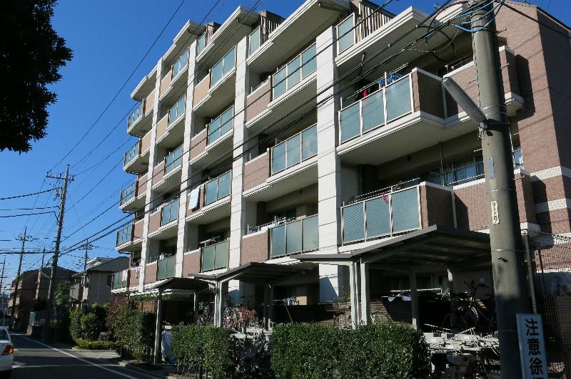 Local appearance photo. Access in the flat until the front canal traffic also less station