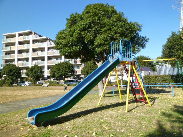 Other. 引切 is play equipment in the park