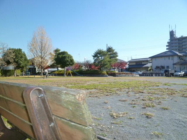 Other. Is 引切 park in front of the eye. There is a square and playground equipment