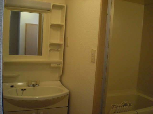 Washroom. Independent wash basin