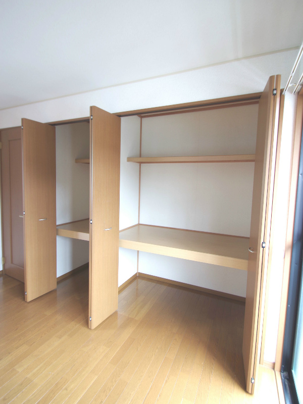 Receipt. Storage space is located in the whole room! 