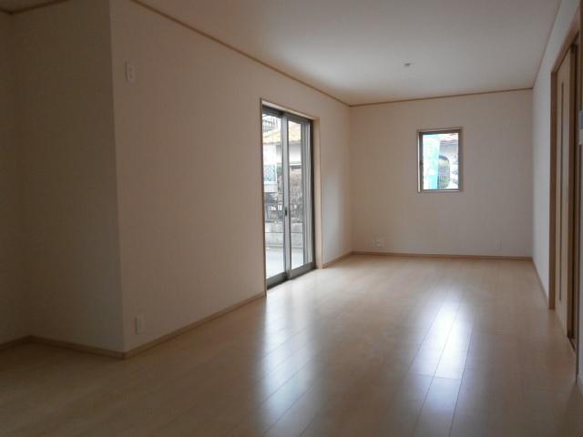 Living. 18.25 Pledge LDK