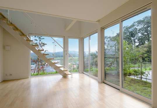 Living. E12 No. land living