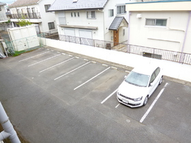 Other common areas. Spacious parking ☆