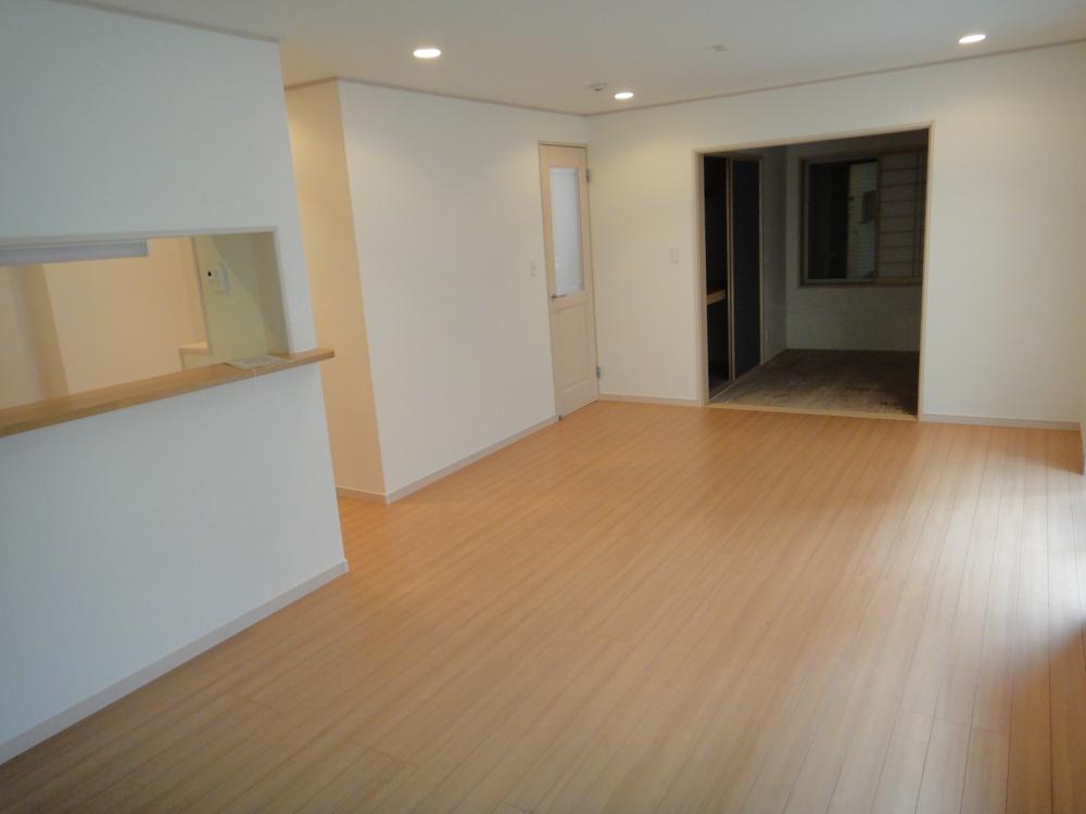 Same specifications photos (living)