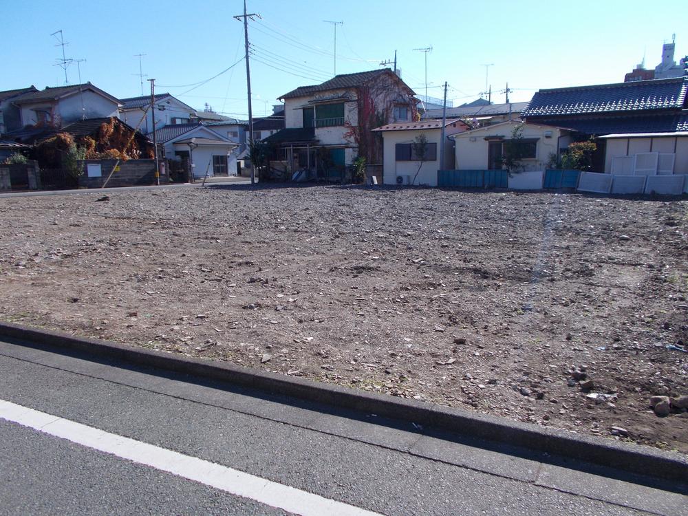 Local photos, including front road. Local (12 May 2013) Shooting