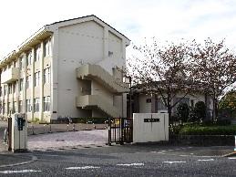 Primary school. Yarimizu until elementary school 900m