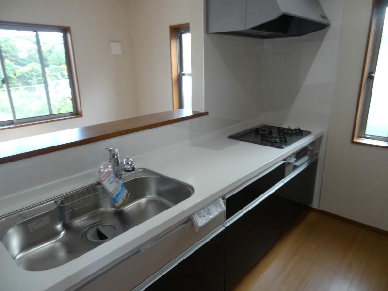 Kitchen. Face-to-face kitchen also bouncy conversation with family Building 2