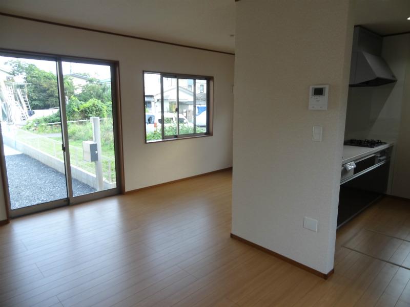 Living. Living with a feeling of opening of the three-sided lighting Building 2